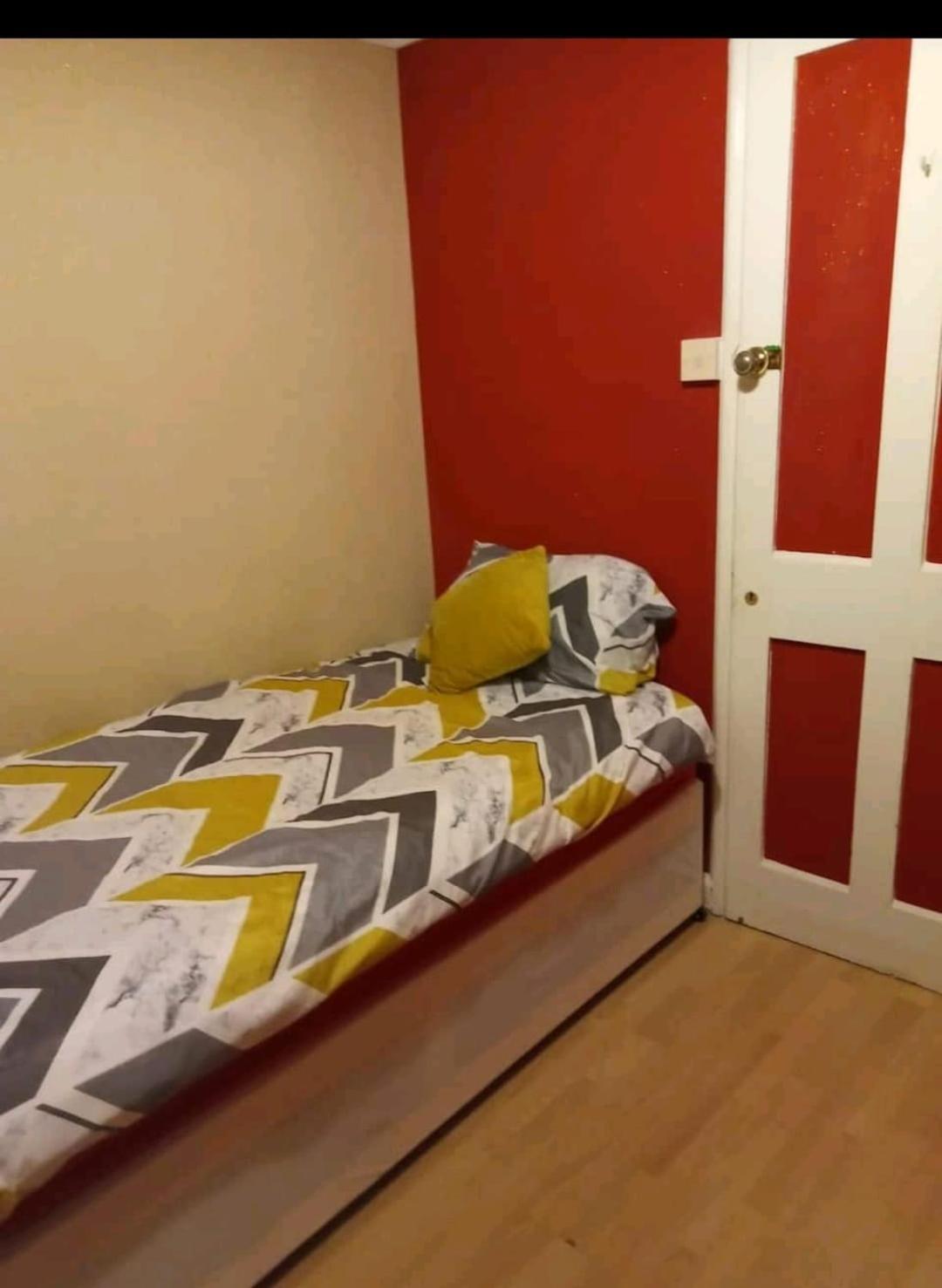 Homestay Welcoming Close To Transport Links Thornton Heath