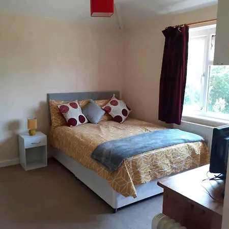Welcoming Home Close To Transport Links Thornton Heath Exterior photo